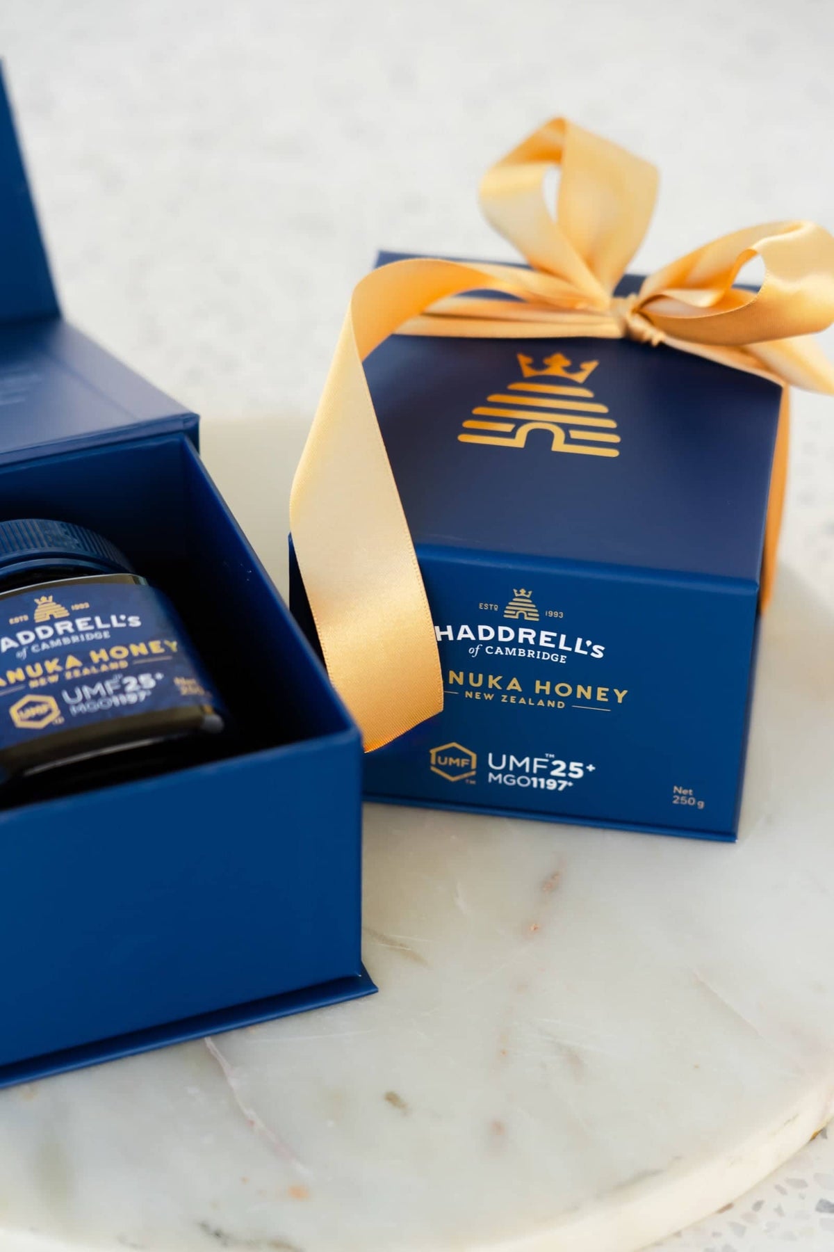 Miód manuka Haddrell's UMF 25⁺ 250 g w otwartym pudełku prezentowym